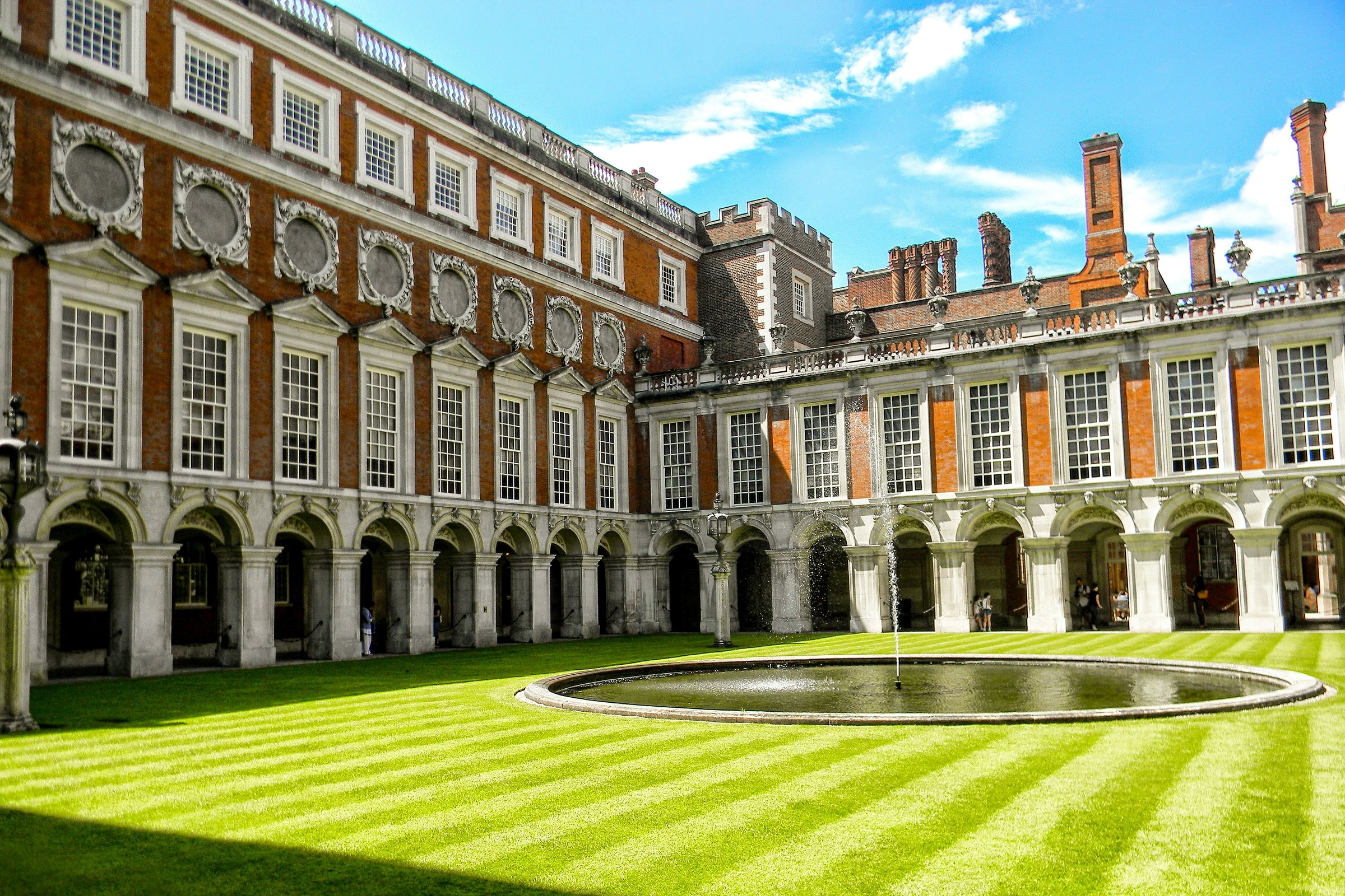 hampton court palace tour