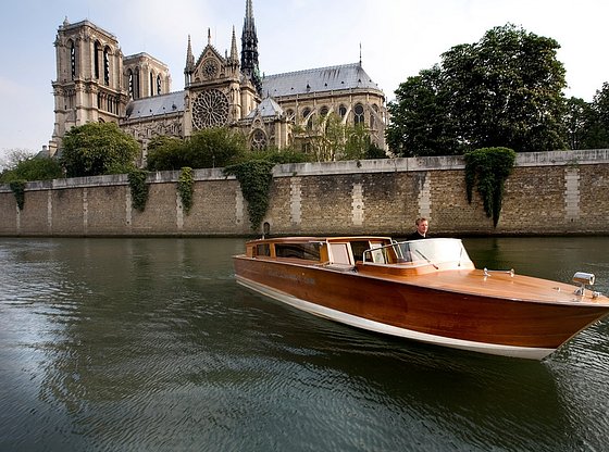 VIP Experience: Paris River Cruise Tour by Private Luxury Yacht