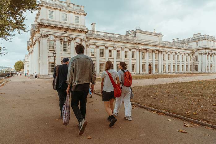 Greenwich History Tour with Riverboat Ride