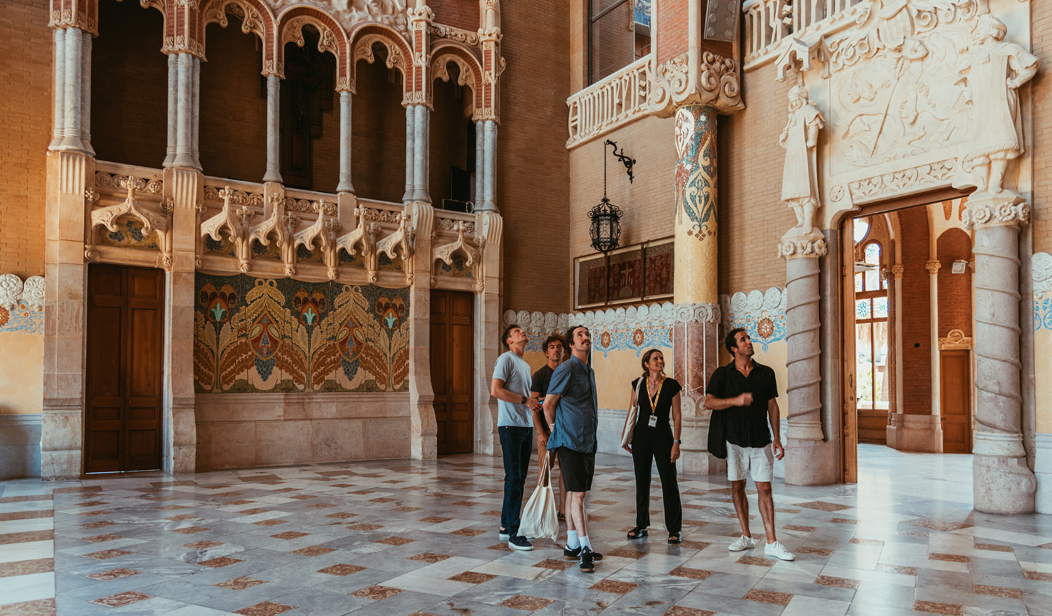 small group tour of sagrada familia