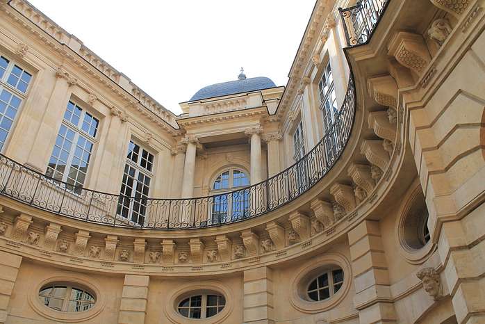 Marais Neighborhood Tour