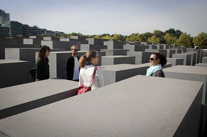 Berlin in a Day Tour with Brandenburg Gate and the Berlin Wall