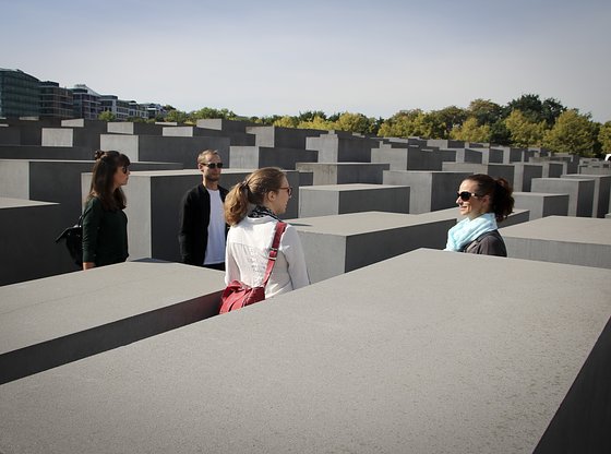 Berlin in a Day Tour with Brandenburg Gate and the Berlin Wall