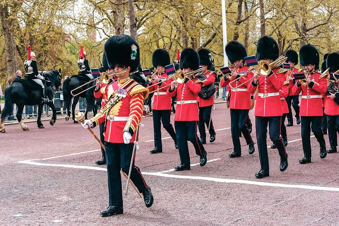 Royal London Tour with Changing of the Guard and a View of Buckingham Palace