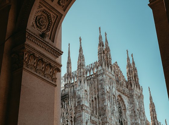Milan Highlights Tour: Duomo to Sforza Castle